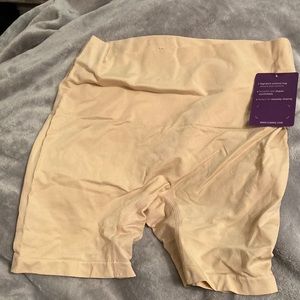 NWT yummie shaper short
